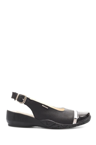 Zapato Bajo con Talón Abierto y Hebilla Cuero Negro