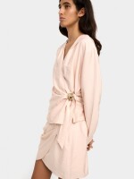 Blusa Con Cruce Y Detalle Metálico rosa