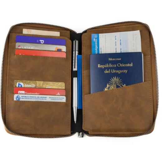 Billetera Baleine Passaport Cover - Marrón Billetera Baleine Passaport Cover - Marrón