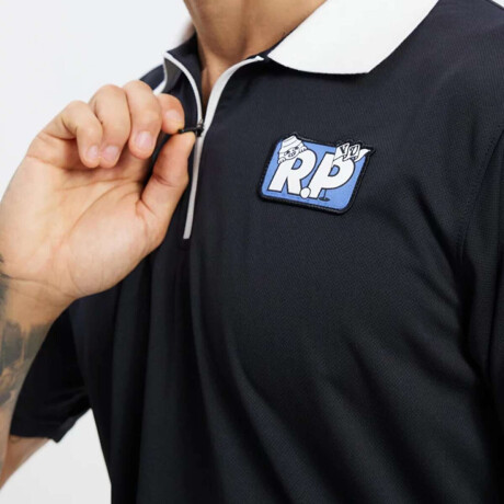 Remera Rivvia Our Buddy Polo Negro