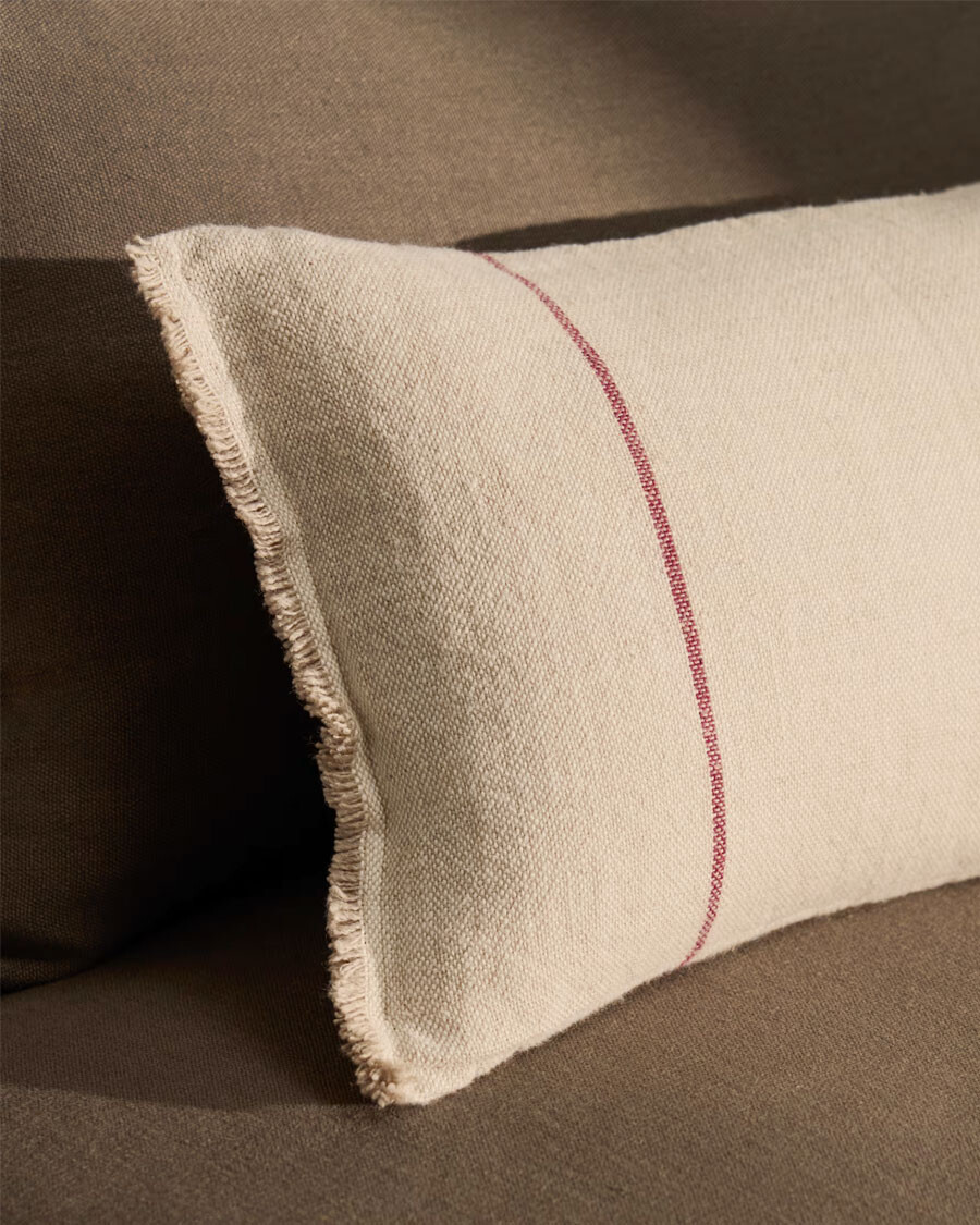 Almohadón Lidore en lino beige con rayas rojas en contraste, 30 x 50 cm Almohadón Lidore en lino beige con rayas rojas en contraste, 30 x 50 cm