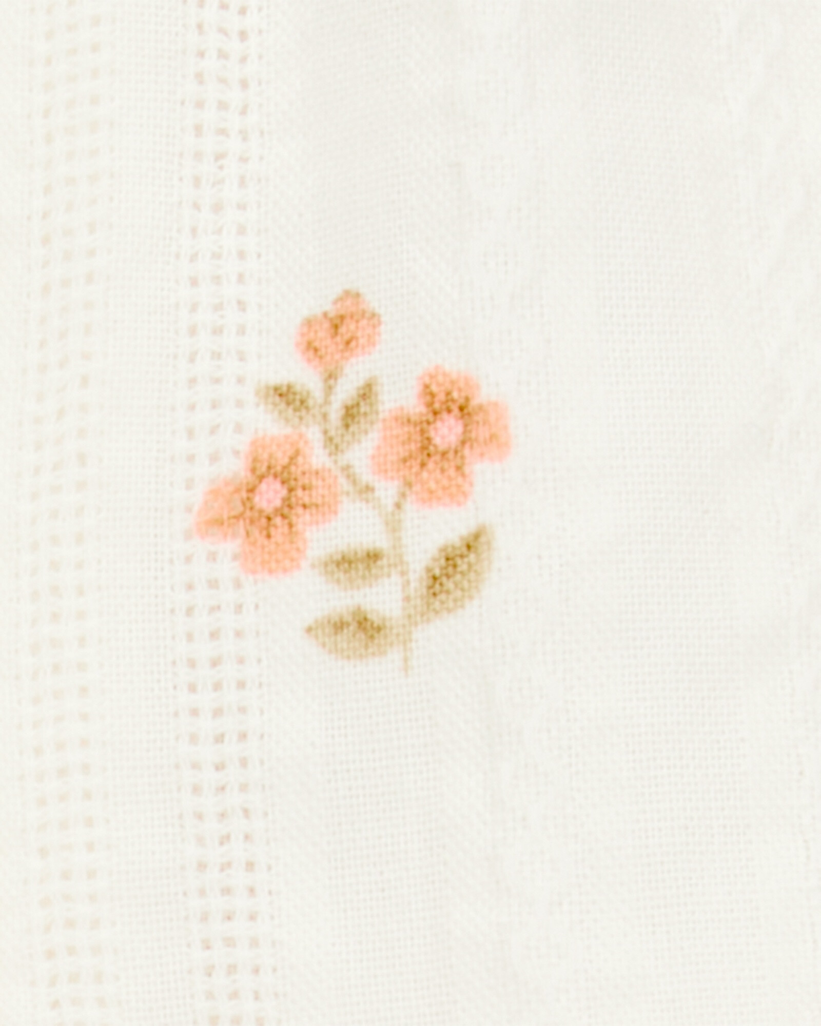 Short de algodón texturado, con dobladillo festoneado Short de algodón texturado, con dobladillo festoneado