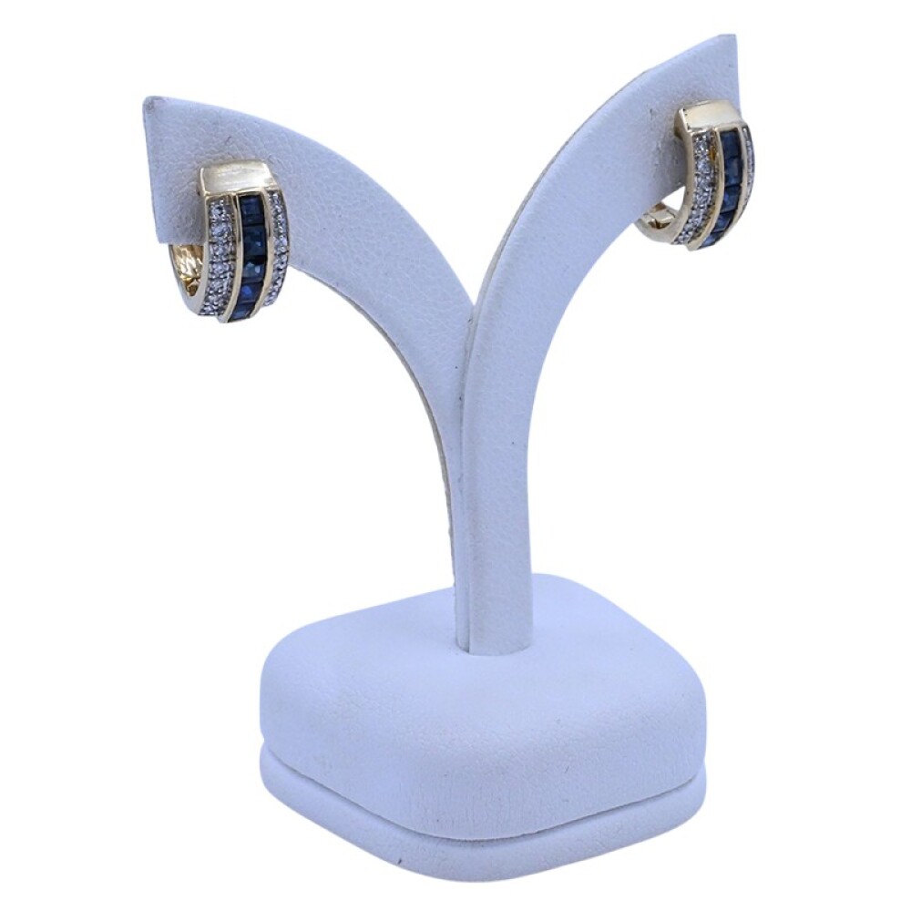 Aros en oro 18 k brillantes y zafiros carré. Aros en oro 18 k brillantes y zafiros carré.