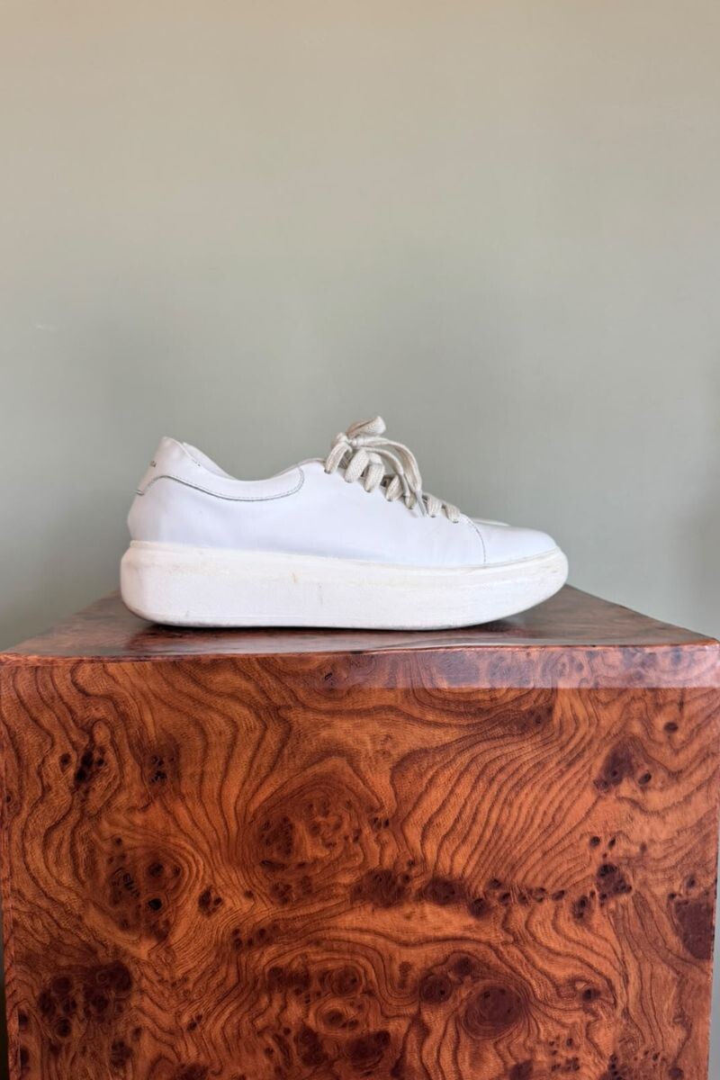 Vezi Off White