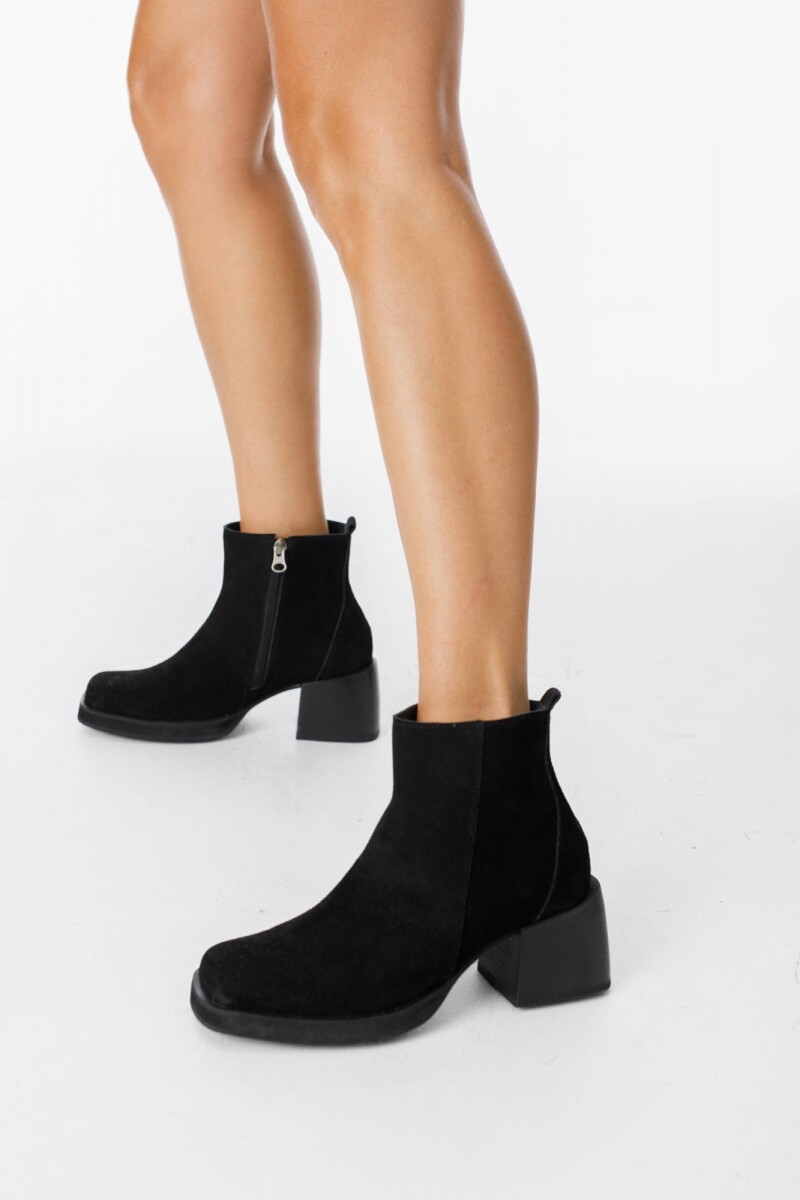 Bota Almendrada Negro