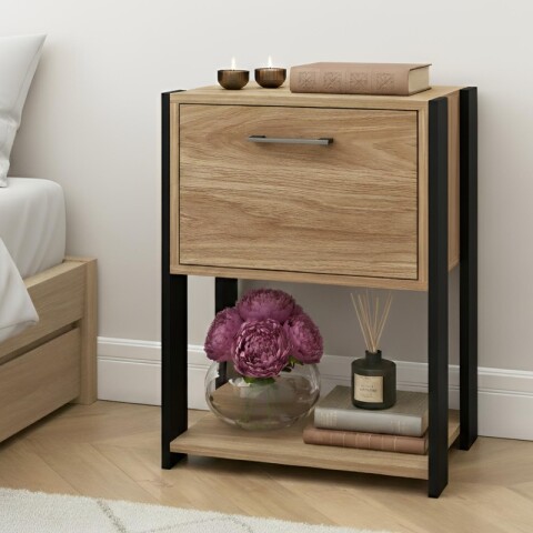 Mesa de Luz Noche Rivoli - Puerta Batiente y Estante Inferior - 45x60cm - Miel / Negro Mesa de Luz Noche Rivoli - Puerta Batiente y Estante Inferior - 45x60cm - Miel / Negro