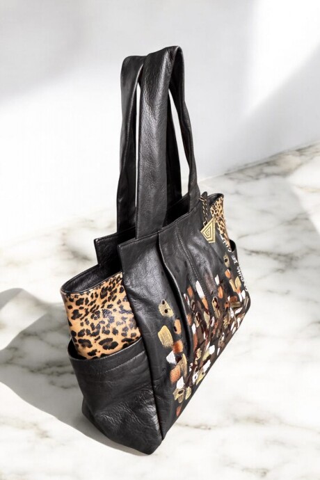 Cartera IRENA Con Arte Color Negra