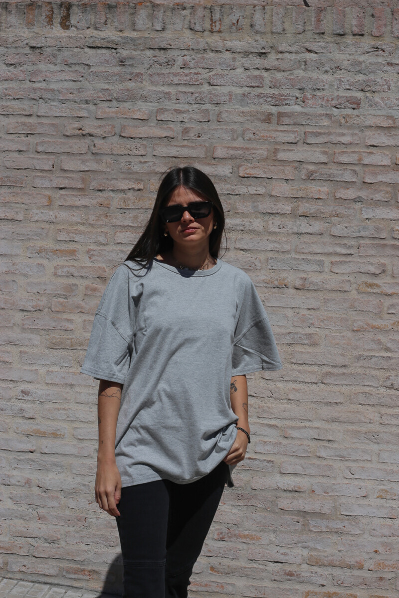 Remera Rodra GRIS