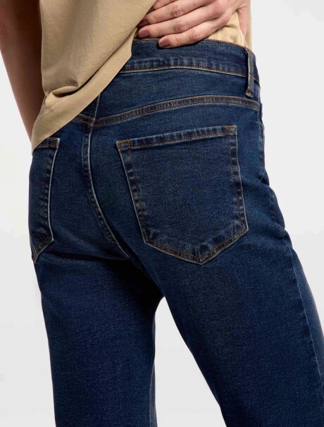 PANTALÓN DE JEAN MODELO SLIM CINTURA MEDIA AZUL