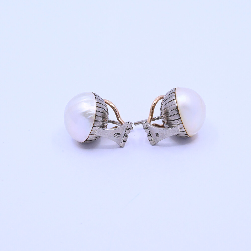 Caravanas oro 18k 2 tonos con perlas mabe. Caravanas oro 18k 2 tonos con perlas mabe.
