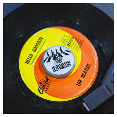 Adaptador De 45 Rpm Crosley Con Diseño De The Beatles Para Vinilos Adaptador De 45 Rpm Crosley Con Diseño De The Beatles Para Vinilos