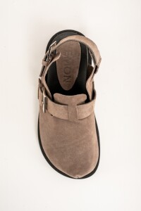 Zueco Cuero Con Hebillas Vison