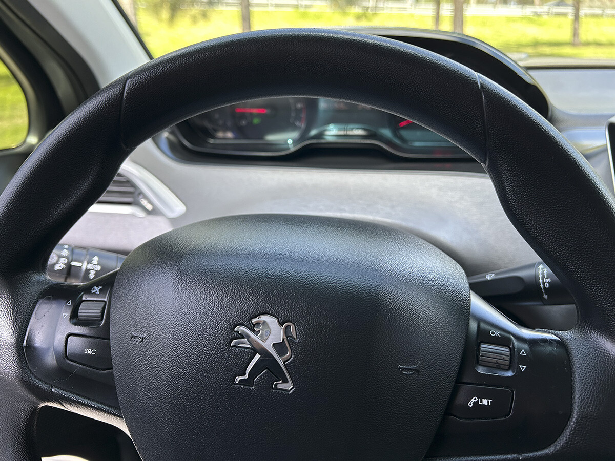 Peugeot 208 1.5 EXCELENTE ESTADO! | Permuta / Financia Peugeot 208 1.5 EXCELENTE ESTADO! | Permuta / Financia
