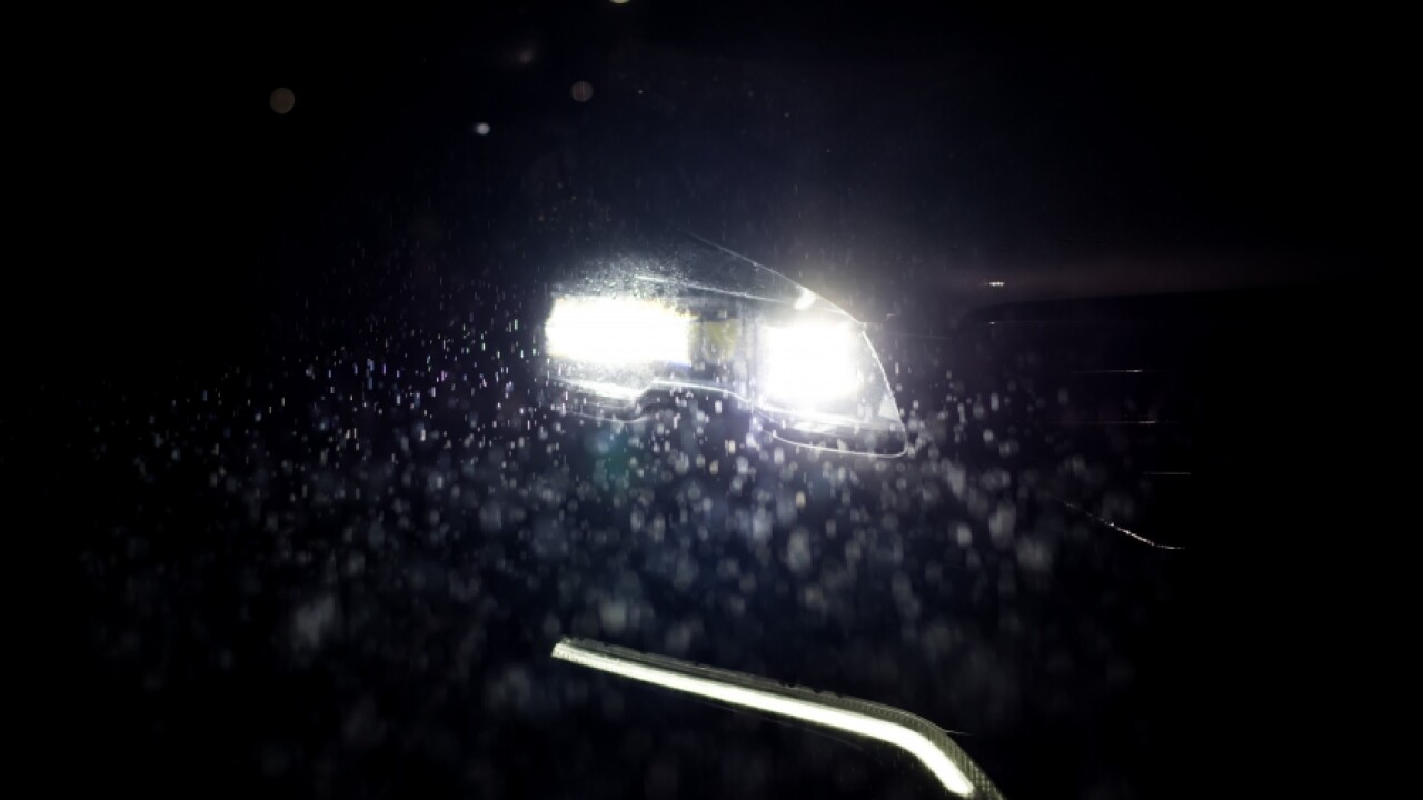 xenon-headlight-istock-nikwaller.jpg