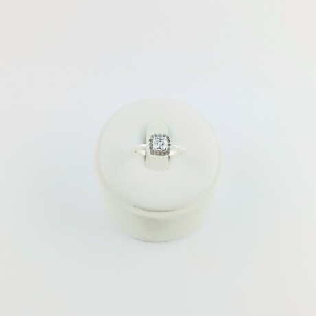 Anillo Gerald en plata 925 con circonias. Anillo Gerald en plata 925 con circonias.