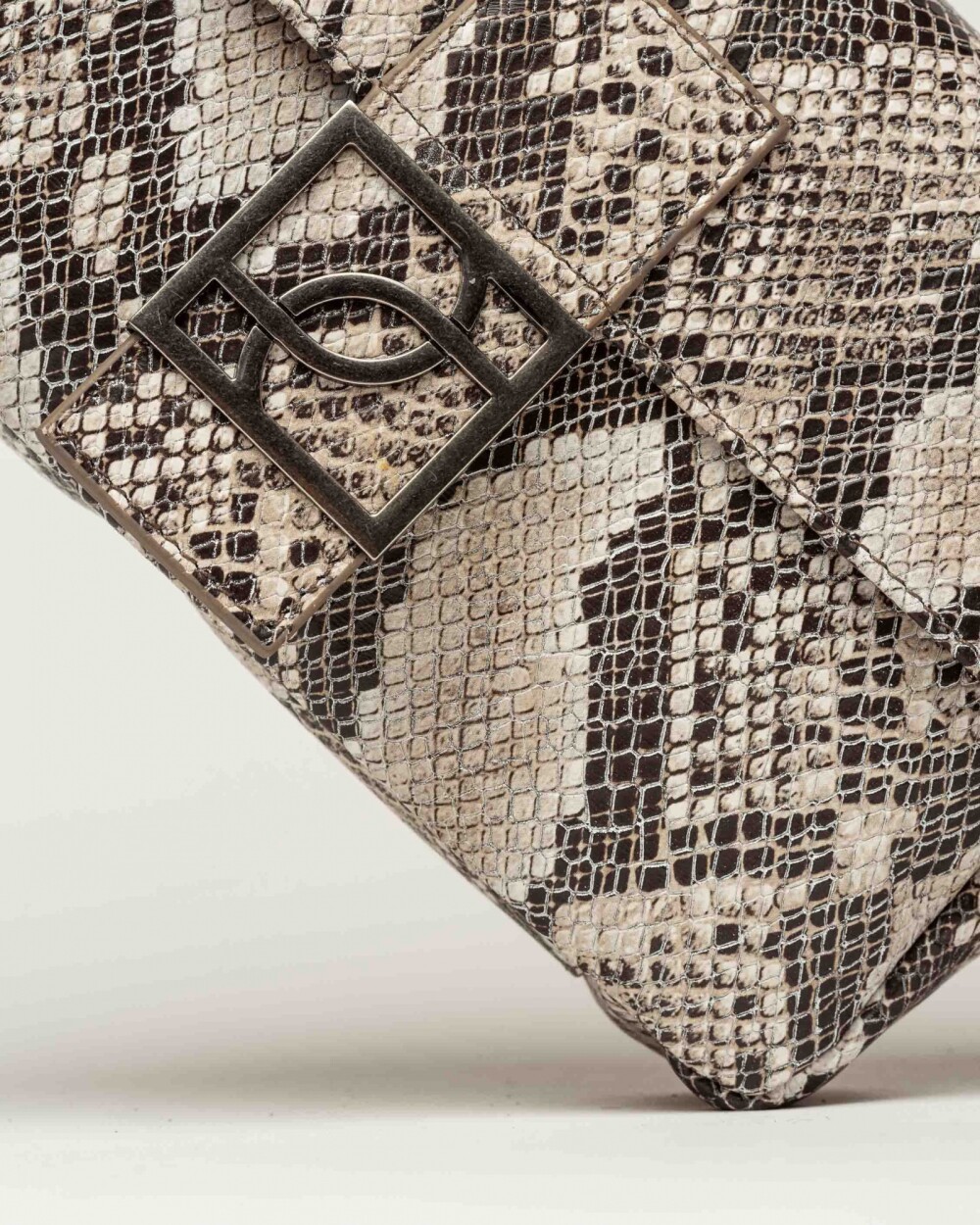 Cartera al hombro Signature en cuero snake Taupe