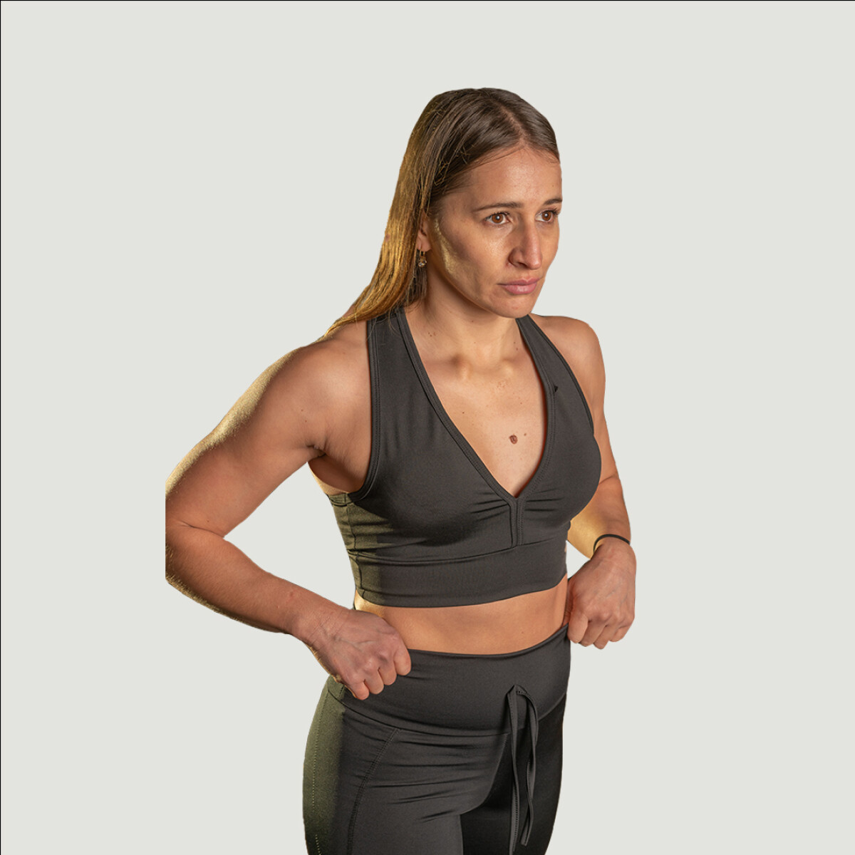 TOP CORTE V LISO - NEGRO 