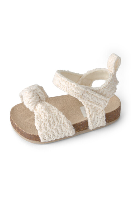 Sandalias crochet con velcro, en color crema Sin color
