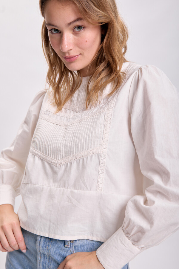 Blusa plisada Crudo