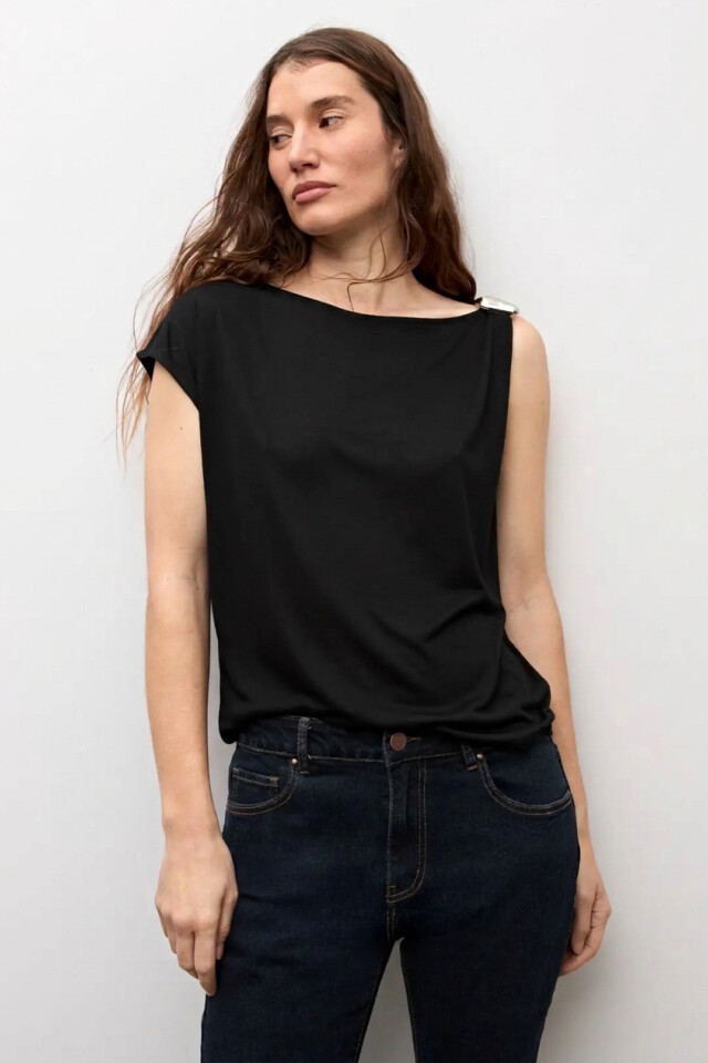 Blusa detalle metálico negro