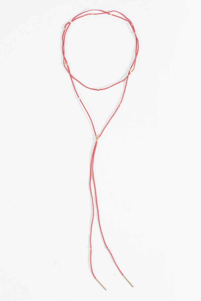 Collar cordón detalles metálicos bordo