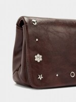Bolso De Hombro Con Solapa Y Detalles Metálicos marron