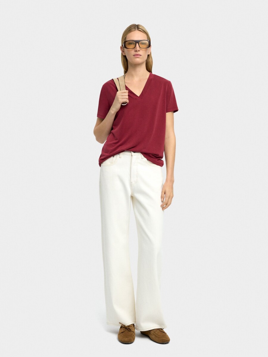 Camiseta Básica Cuello Pico burdeos
