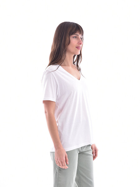REMERA ESCOTE V BLANCO