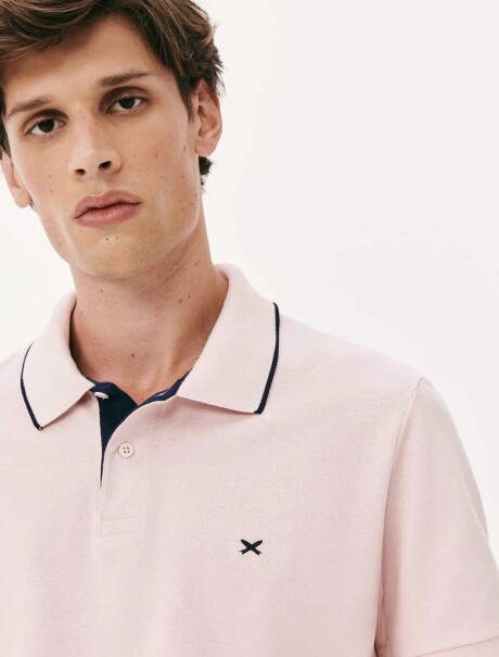 CAMISA DE CUELLO CON BORDADO ROSADO