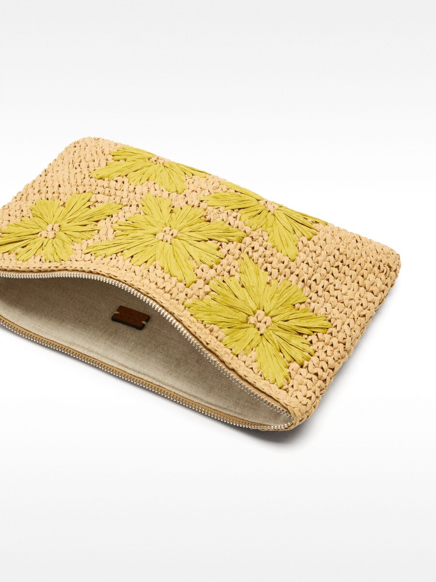 Bolso Tipo Sobre Con Efecto Rafia Y Detalle Floral verde