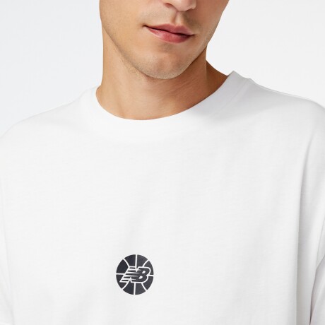Remera New Balance de Hombre - Hoops Essentials - MT23582WT WHITE