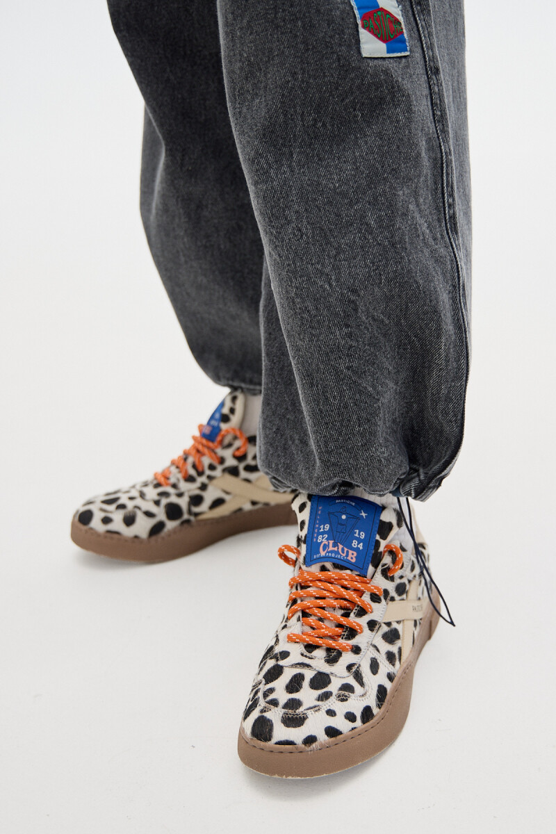 Sneaker Club 82 Dots