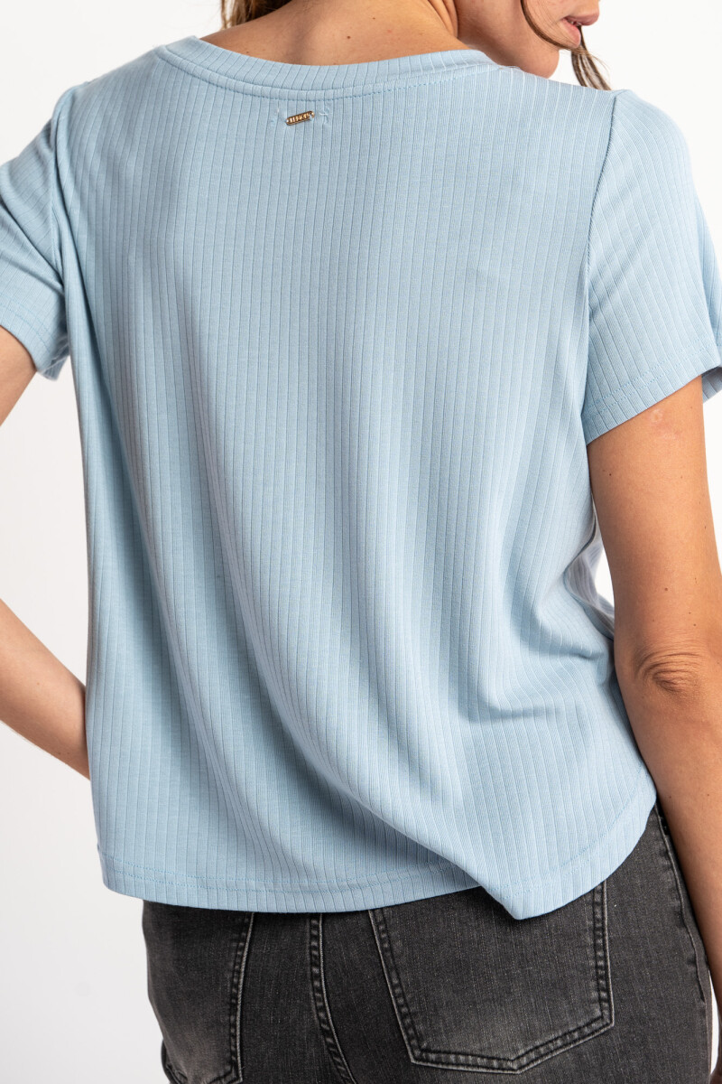Remera Celeste