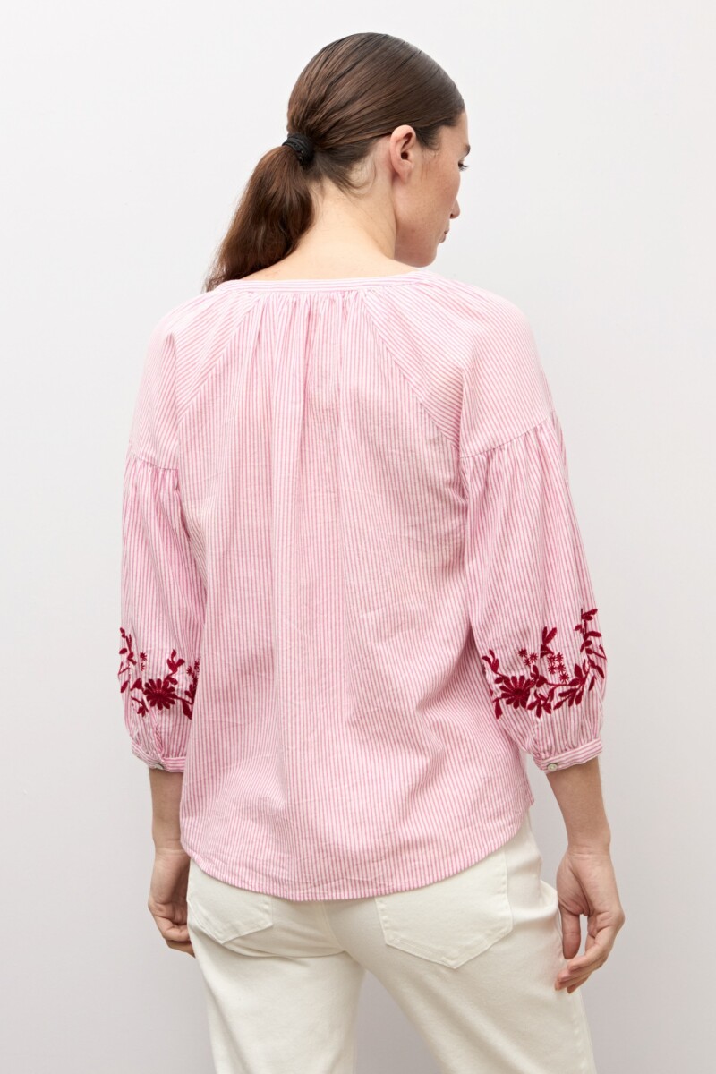 Blusa rayada con bordados rosa