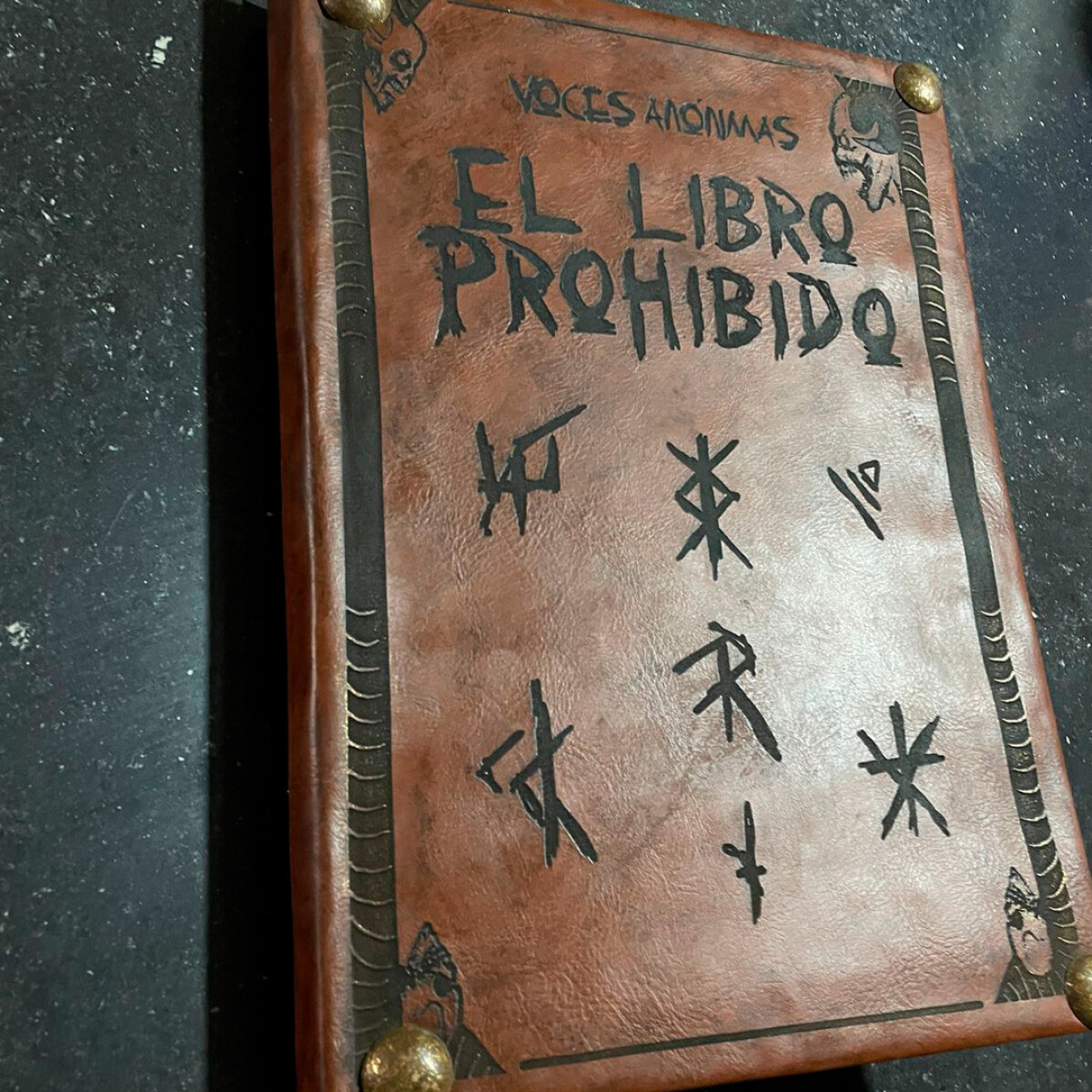 VOCES ANÓNIMAS - EL LIBRO PROHIBIDO (EDICION LIMITADA) PAGO COMPLETO + DVDS DE REGALO 