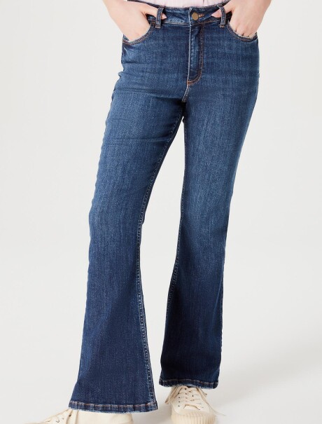 PANTALÓN DE JEAN MODELO PETIT FLARE AZUL