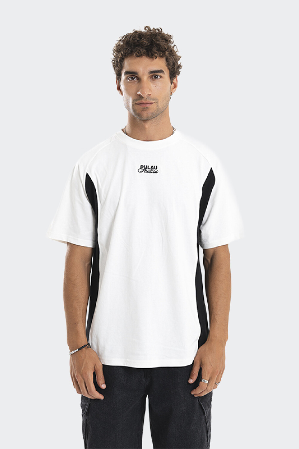 Remera Pulau Studios Blanco