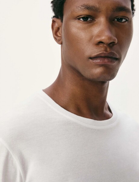 CAMISETA UNISSEX ESCOTE A LA BASE BLANCO