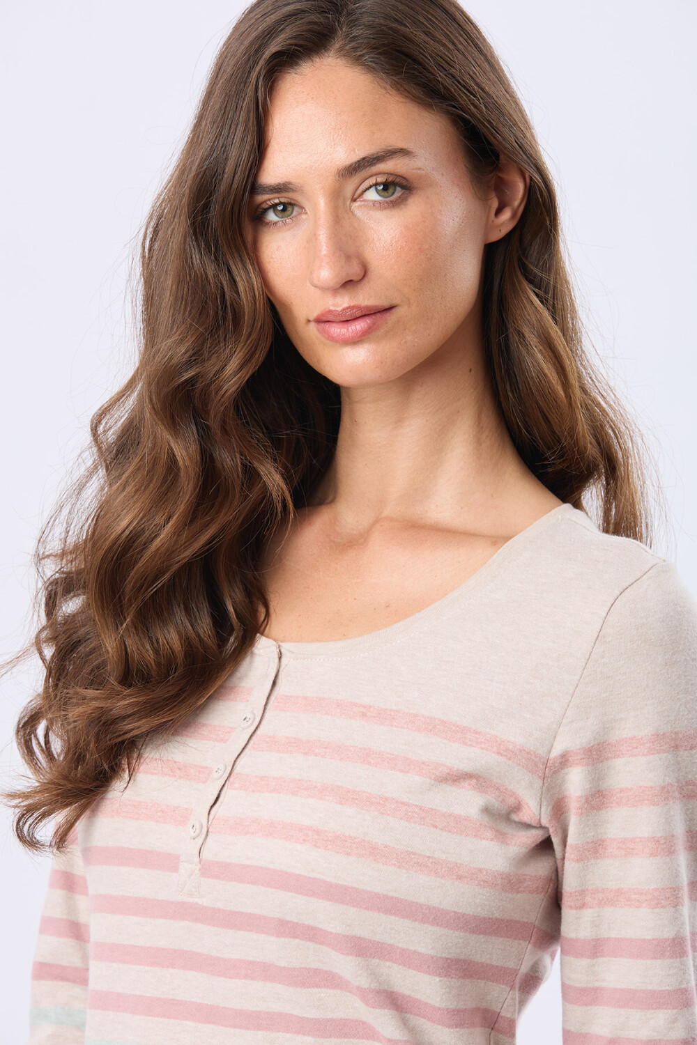 REMERA RAYADA CON BOTONES Beige