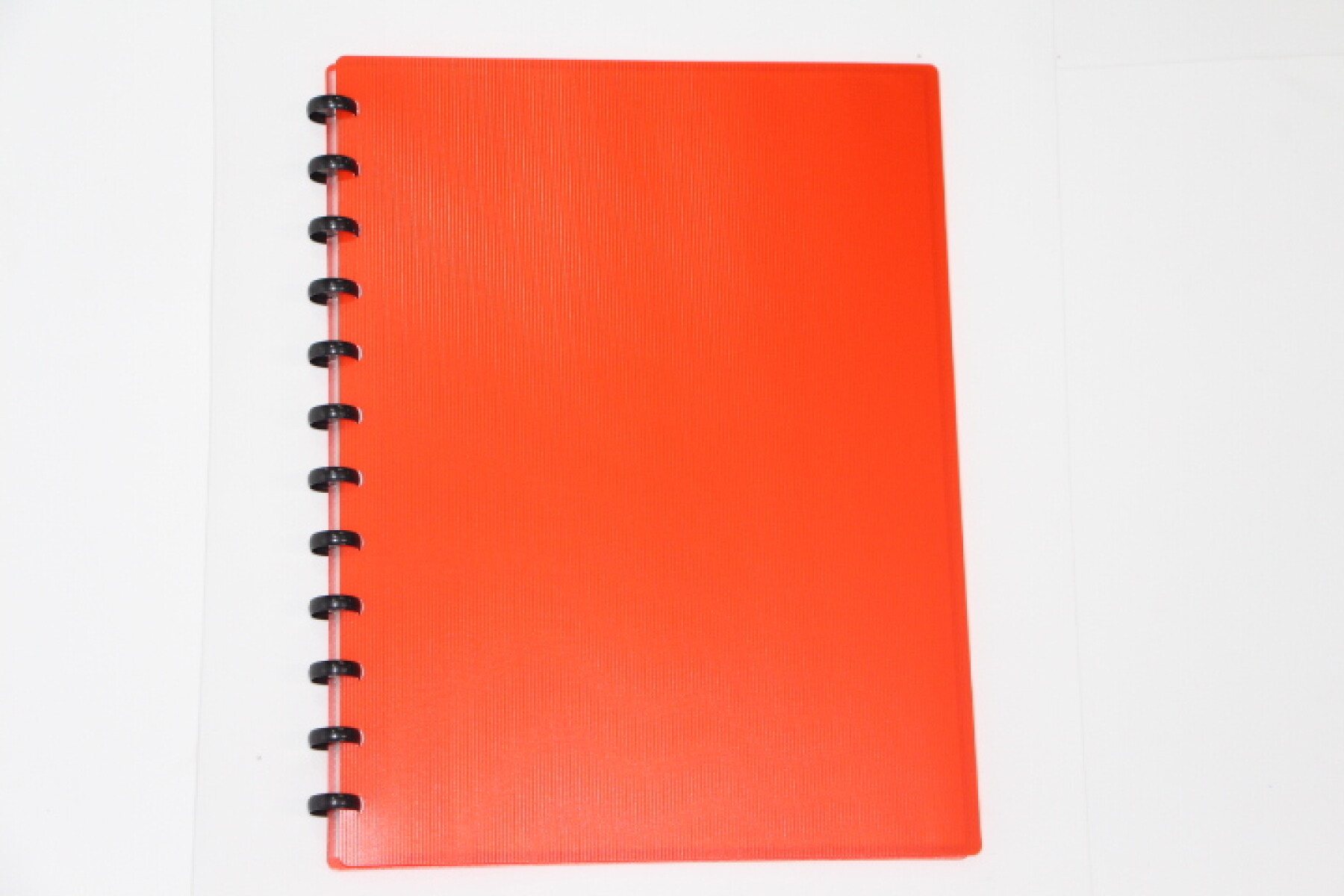 CARPETA TAMAÑO A4 CON 20 FUNDAS REMOVIBLES - COLOR ROJO 