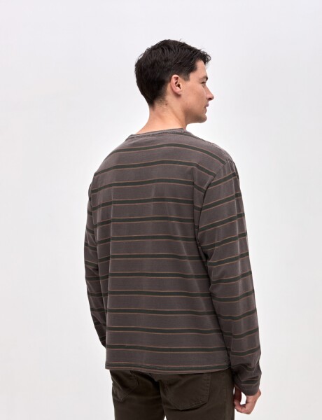 Remera Saint Marrón