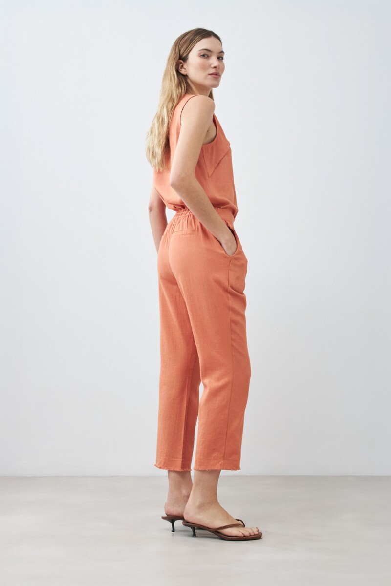 Pantalón de lino con efecto desflecado durazno