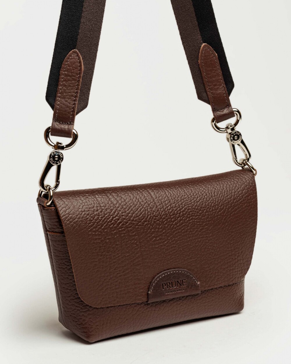 Mini bag Nina en cuero graneado Chocolate Niquel