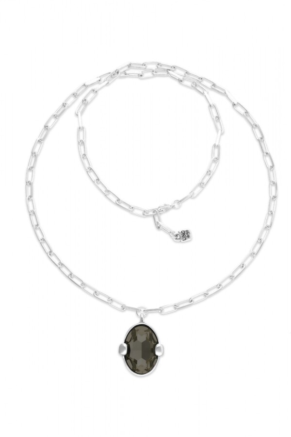 COLLAR LARGO DE ALEACIÓN DE METALES BAÑADO EN PLATA DE LEY CON CRISTAL FACETADO GRIS Colgante