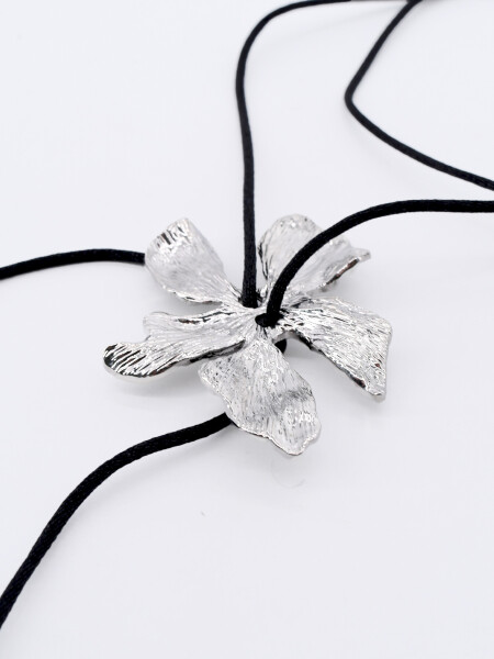 CHOKER FLOR PLATEADO