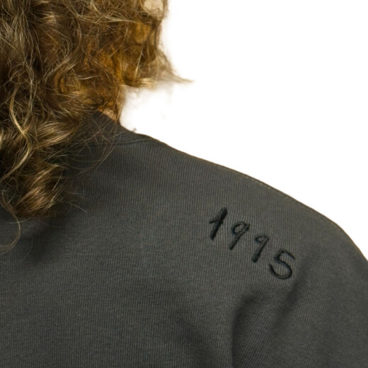 Remera La isla x La Vela - Ñata Bordada Remera La isla x La Vela - Ñata Bordada