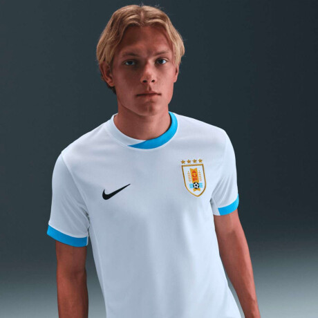 Remera Alternativa Uruguay Nike Stadium de Hombre Blanco