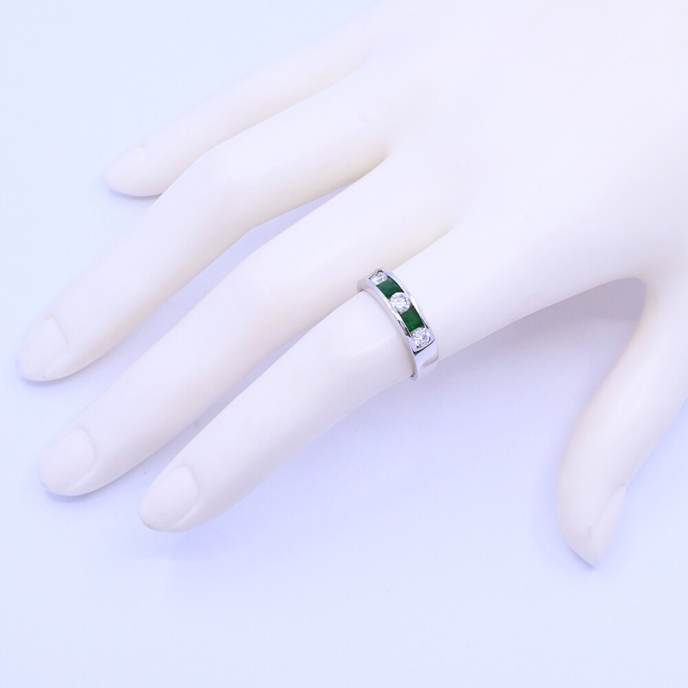 Anillo medio sin fin oro 18k blanco engarce carril con esmeraldas y brillantes Anillo medio sin fin oro 18k blanco engarce carril con esmeraldas y brillantes