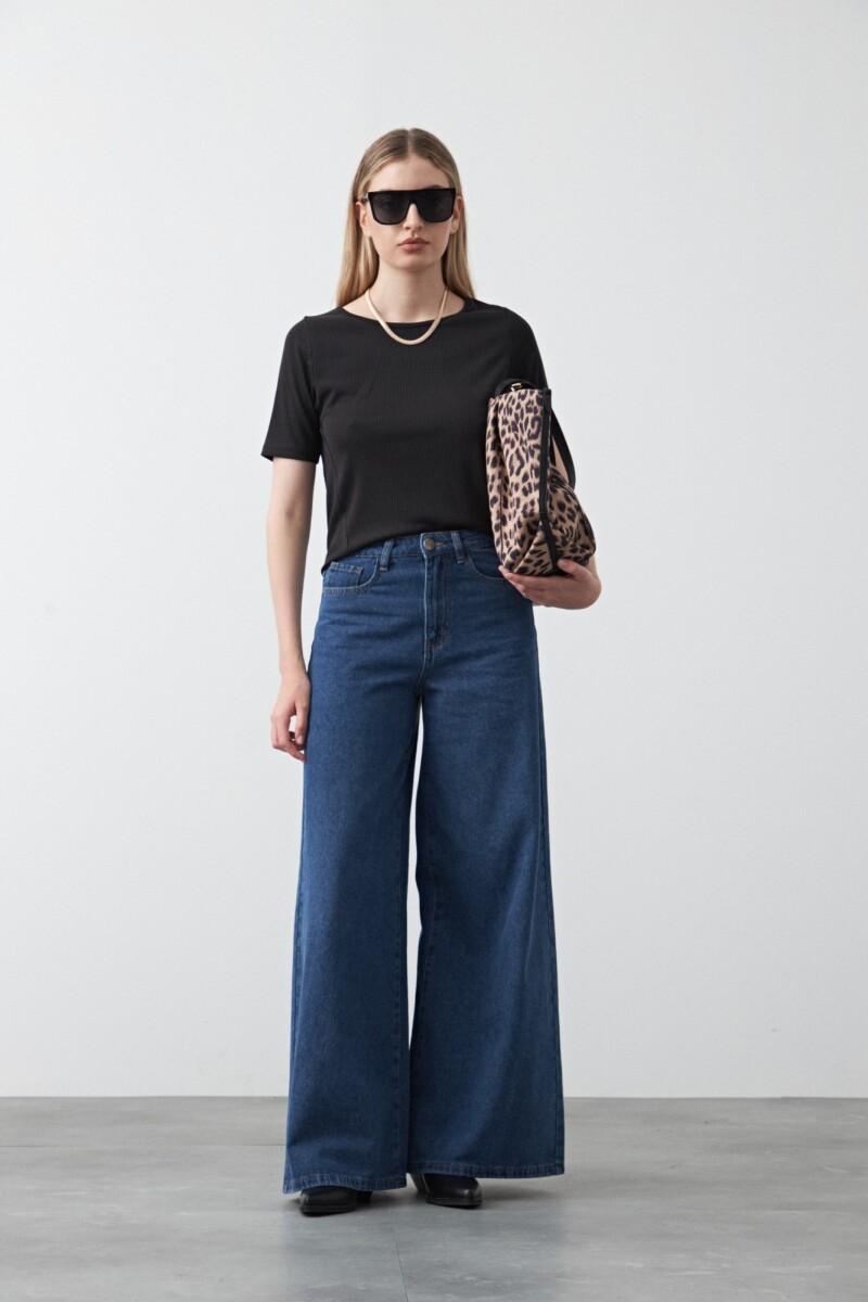 REMERA MIYASAKI Negro