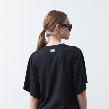 REMERA ALGARROBO Negro